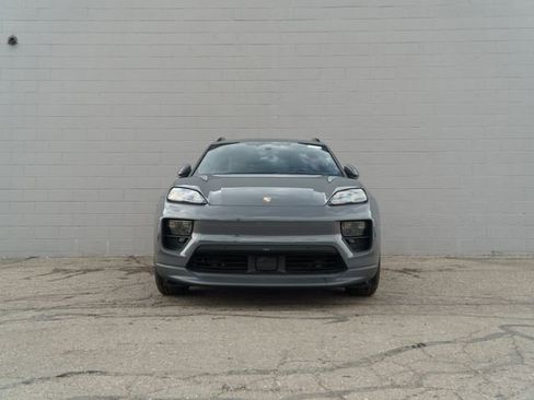 Certified 2025 Porsche Macan 4 Electric AWD/4WD image 10