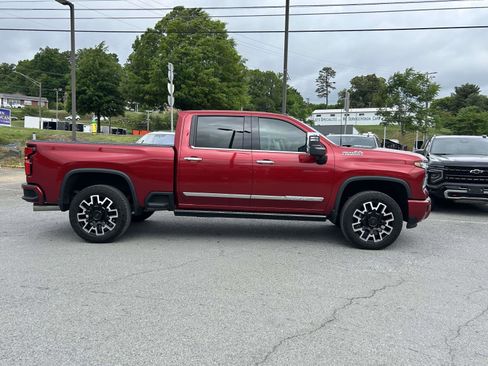 Used 2025 Chevrolet Silverado 2500 High Country w/ High Country Premium Package AWD/4WD image 2
