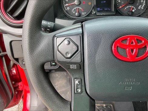 Used 2020 Toyota Tacoma SR AWD/4WD image 12