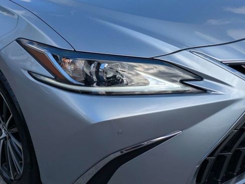 Used 2025 Lexus ES 350 w/ Premium Package FWD image 10