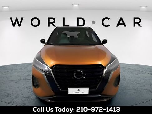 Used 2021 Nissan Kicks SR w/ SR Premium Package image 2