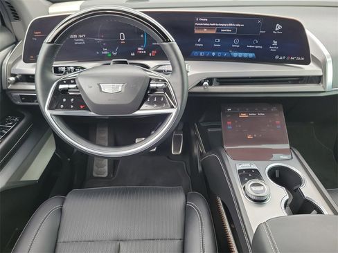 Used 2026 Cadillac Vistiq Luxury image 11