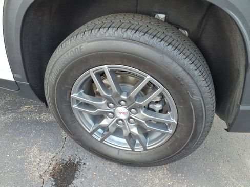 Used 2025 GMC Acadia Elevation AWD/4WD image 14