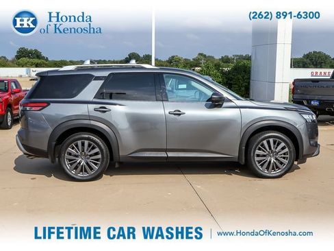 Used 2024 Nissan Pathfinder SL w/ SL Premium Package AWD/4WD image 6