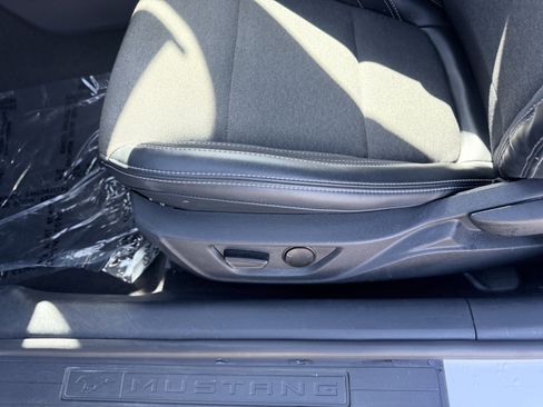 Used 2024 Ford Mustang Convertible image 27
