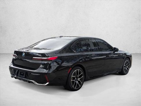 Used 2024 BMW 740i image 5