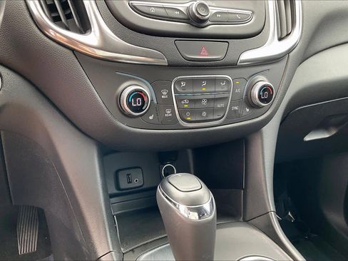 Used 2018 Chevrolet Equinox LT image 30