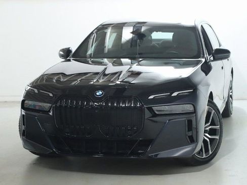 Certified 2023 BMW i7 xDrive60 AWD/4WD image 3