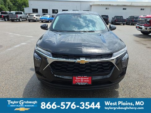 New 2026 Chevrolet Trax LS w/ LS Convenience Package FWD image 3