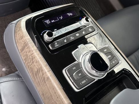 Used 2021 Genesis G90 3.3T Premium image 11