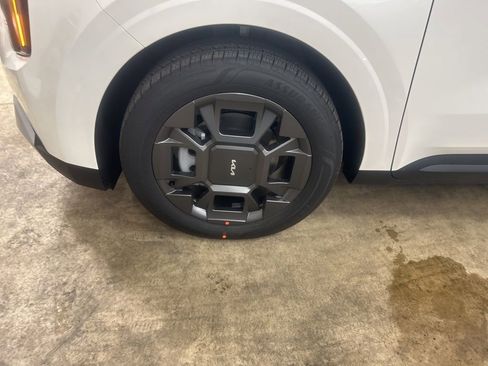 New 2026 Kia Carnival EX image 32