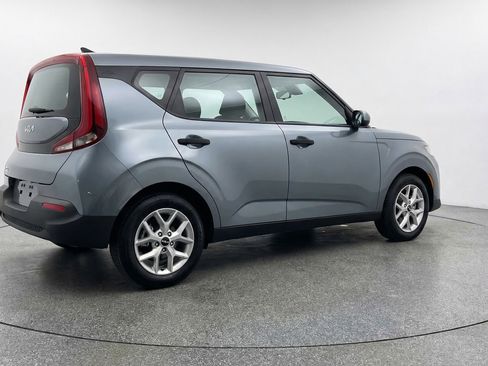 Used 2025 Kia Soul LX w/ LX Technology Package FWD image 9