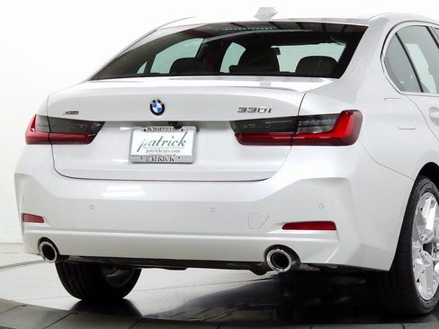 Used 2025 BMW 330i xDrive Sedan w/ Convenience Package image 11