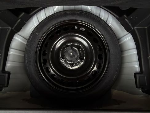 Used 2024 GMC Terrain SLT image 13