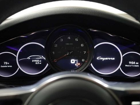 Used 2022 Porsche Cayenne image 24