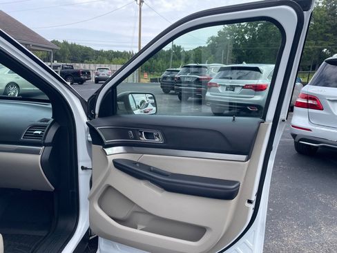 Used 2018 Ford Explorer XLT FWD image 20