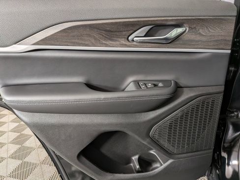 New 2026 Jeep Grand Cherokee Altitude AWD/4WD image 33