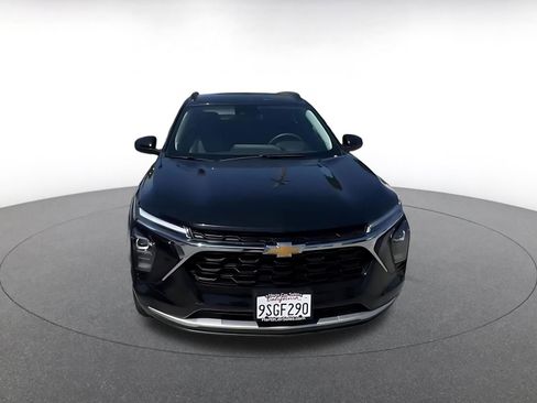 Used 2025 Chevrolet Trax LT FWD image 4