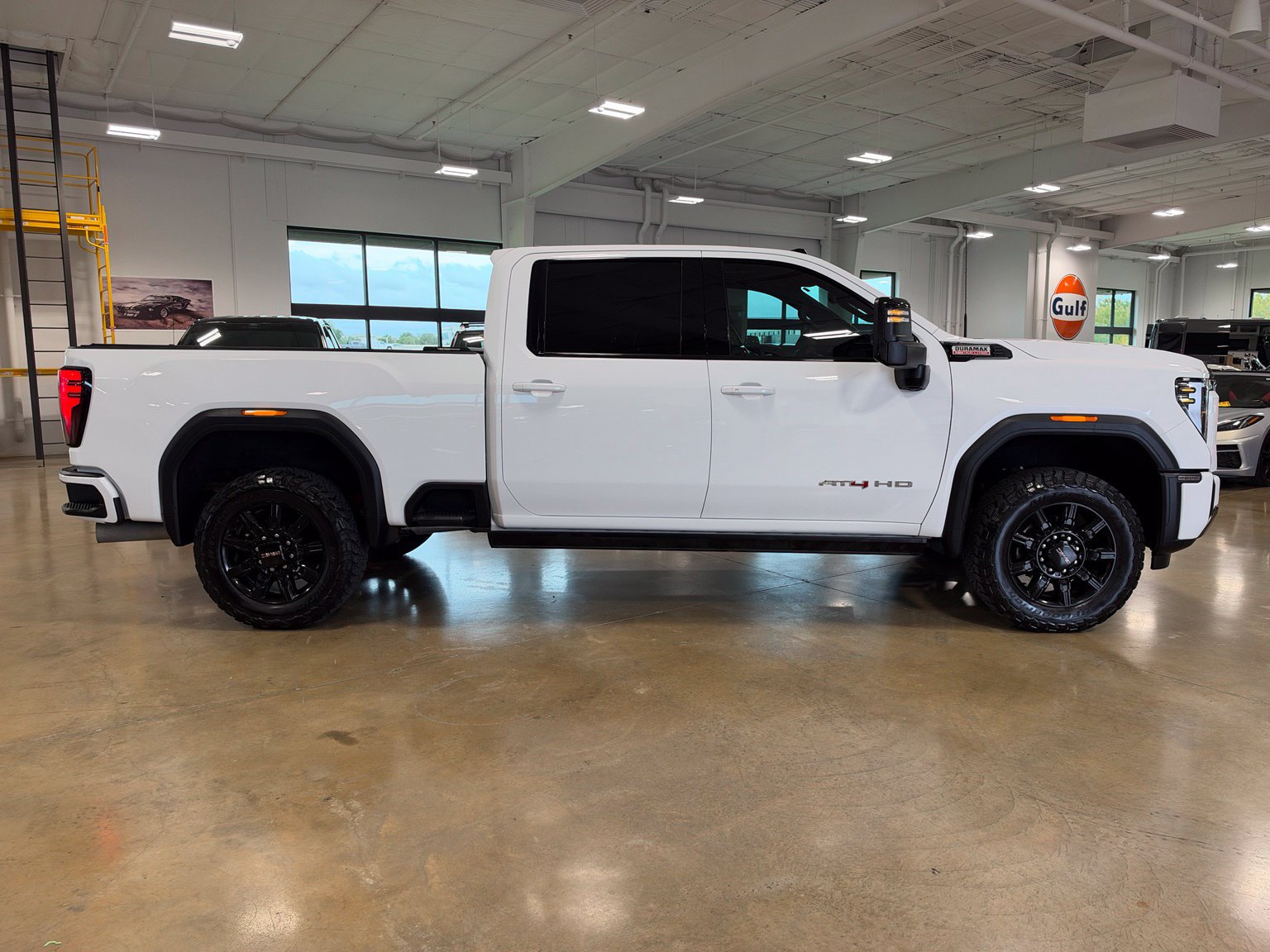 Used 2024 GMC Sierra 2500 AT4 w/ AT4 Premium Plus Package AWD/4WD image 8