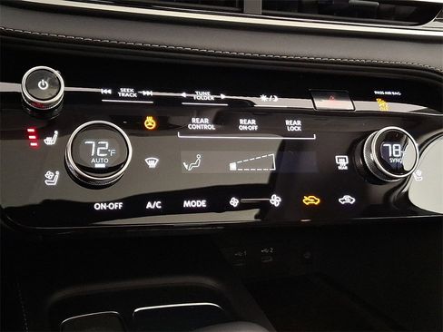 New 2026 INFINITI QX60 Luxe image 16