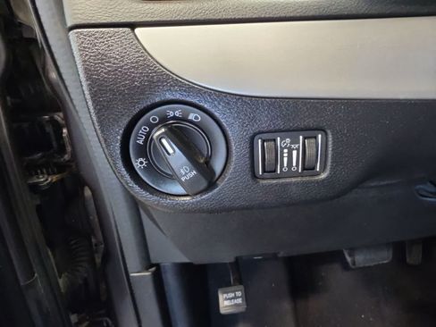 Used 2018 Dodge Grand Caravan GT FWD image 19