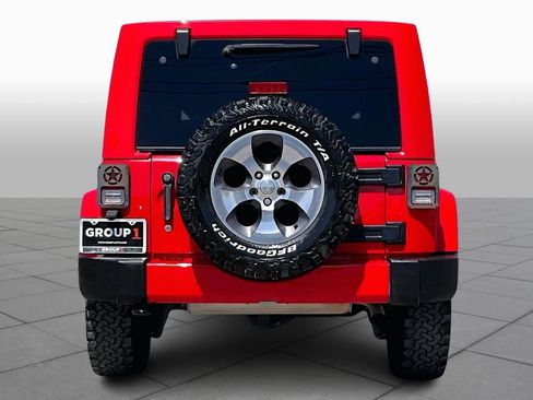 Used 2017 Jeep Wrangler Unlimited Sahara w/ Connectivity Group AWD/4WD image 5