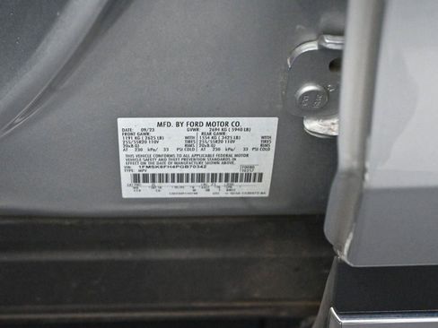 Used 2023 Ford Explorer Limited image 33