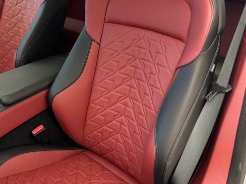 Used 2025 Aston Martin Vanquish image 5