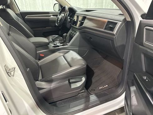 Used 2019 Volkswagen Atlas SE w/ Towing Package image 16