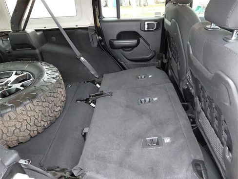 Used 2021 Jeep Wrangler Unlimited Rubicon image 38