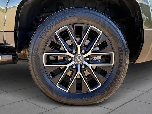 Used 2025 Lexus GX 550 w/ Accessory Package (2T) image 10