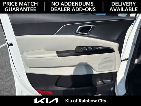 Used 2024 Kia Carnival LX FWD image 11
