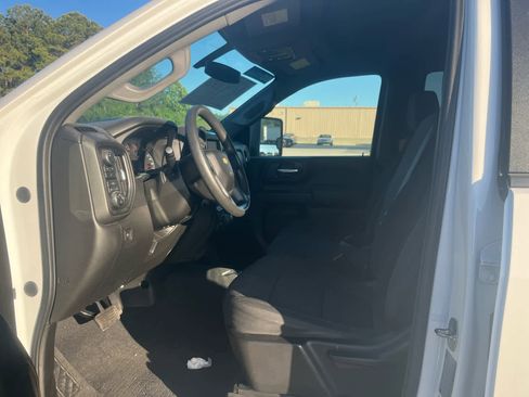 Used 2022 Chevrolet Silverado 2500 Custom w/ Custom Convenience Package image 2