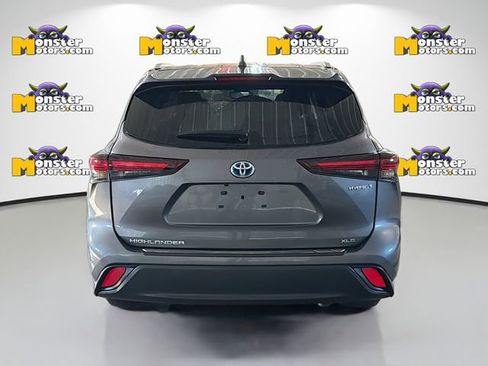 Used 2024 Toyota Highlander XLE image 5