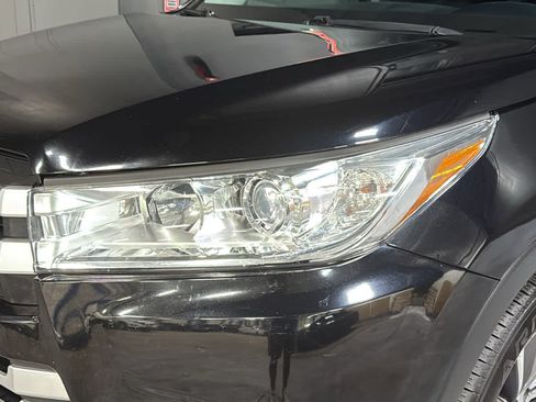 Used 2019 Toyota Highlander XLE AWD/4WD image 7
