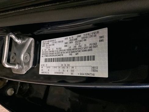 Used 2018 Ford Escape SE w/ SE Sync 3 Package AWD/4WD image 32