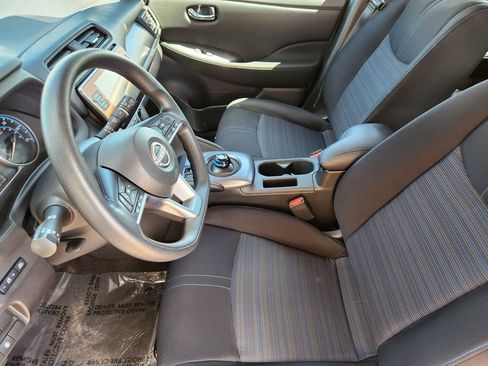 Used 2025 Nissan Leaf S FWD image 4