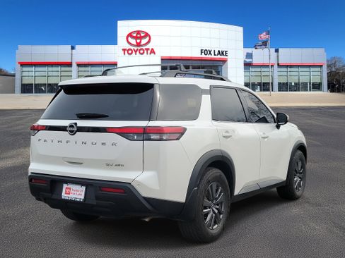 Used 2024 Nissan Pathfinder SV image 4