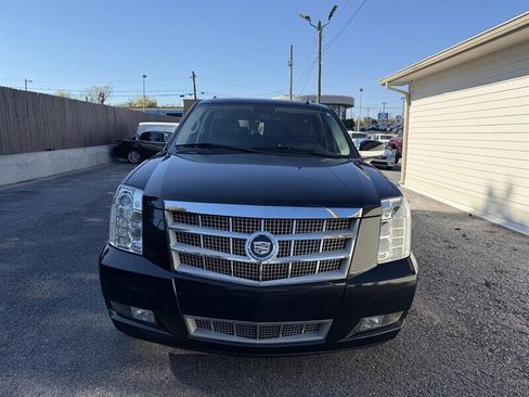 Used 2011 Cadillac Escalade Platinum image 4