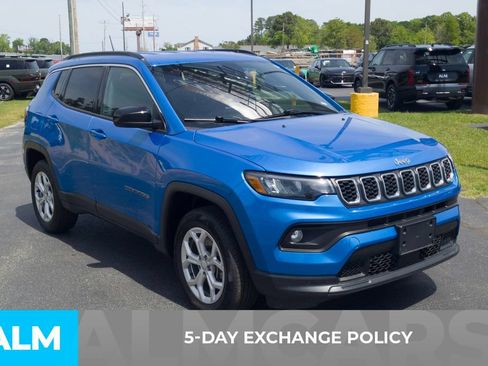 Used 2024 Jeep Compass Latitude AWD/4WD image 3