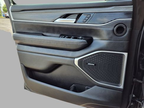 Certified 2024 Jeep Wagoneer L Series III w/ Flexible Seating Group AWD/4WD image 21
