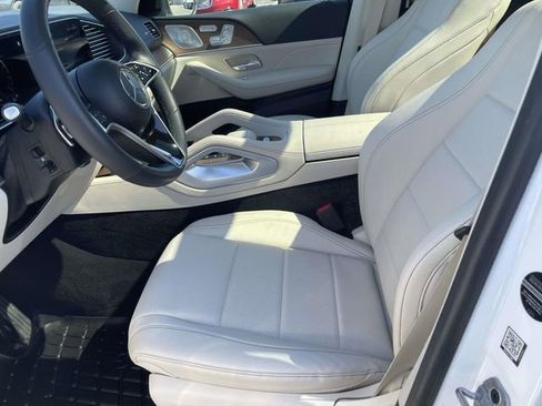 Used 2024 Mercedes-Benz GLS 450 4MATIC image 11