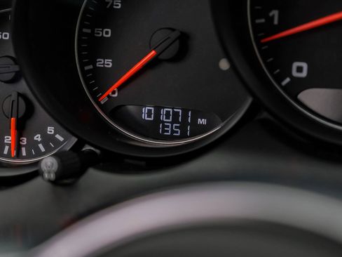 Used 2017 Porsche Cayenne Platinum Edition image 16