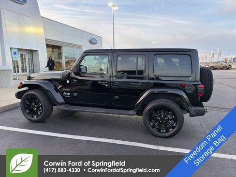 Used 2022 Jeep Wrangler Unlimited Sahara w/ Cold Weather Group image 9