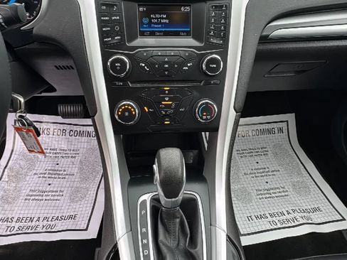 Used 2014 Ford Fusion SE FWD image 16