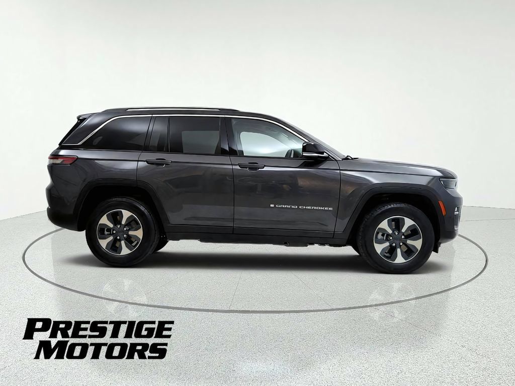 Used 2023 Jeep Grand Cherokee 4WD 4xe image 9