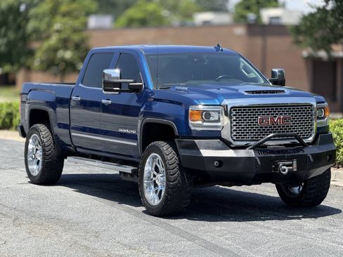 Used 2017 GMC Sierra 2500 Denali w/ Duramax Plus Package AWD/4WD image 3