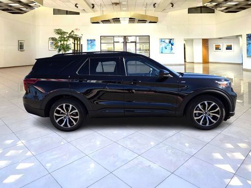 Used 2023 Ford Explorer ST-Line w/ Class IV Trailer Tow Package image 8