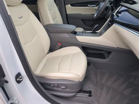 Used 2022 Cadillac XT6 Premium Luxury AWD/4WD image 18