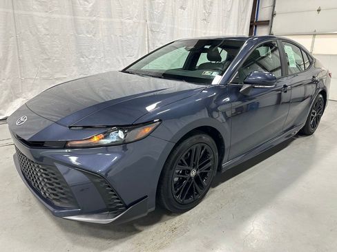 Used 2026 Toyota Camry SE FWD image 3